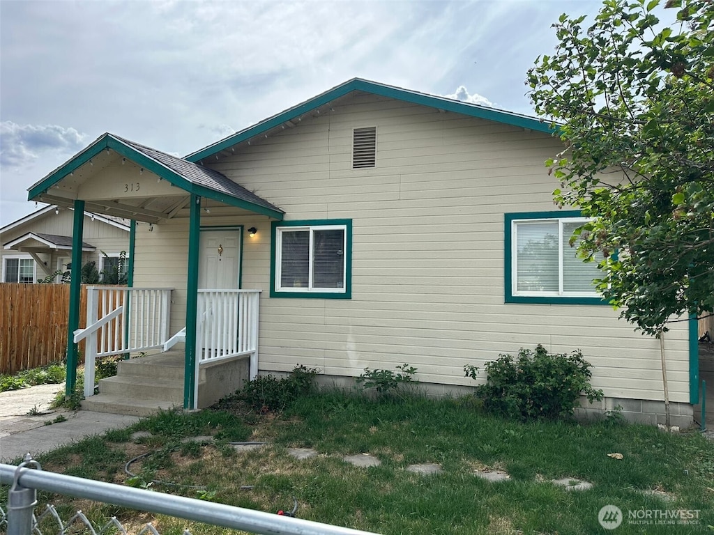 313 N G St, Toppenish, WA 98948 - photo 1