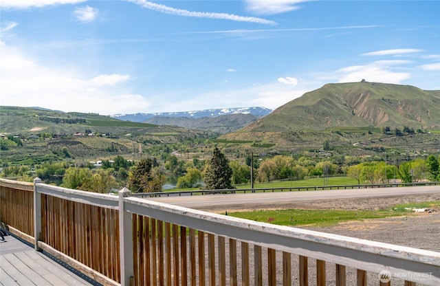 2440 Rock Island Rd, East Wenatchee, WA 98802 - view of mountain background