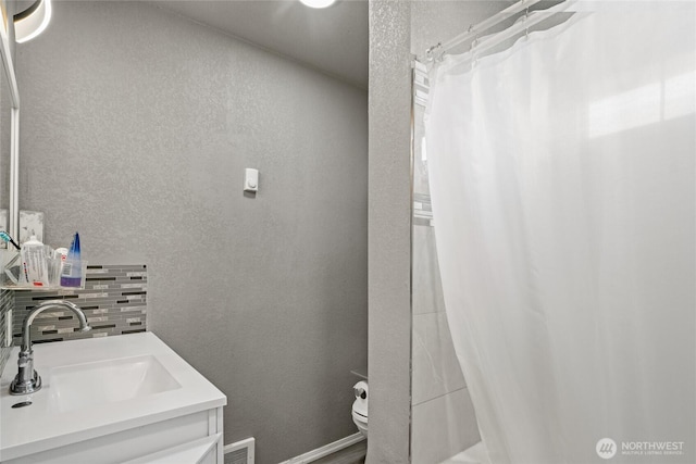 2440 Rock Island Rd, East Wenatchee, WA 98802 - full bathroom featuring toilet and vanity