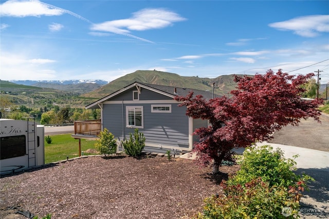 2440 Rock Island Rd, East Wenatchee, WA 98802 - view of side of home featuring a mountain view