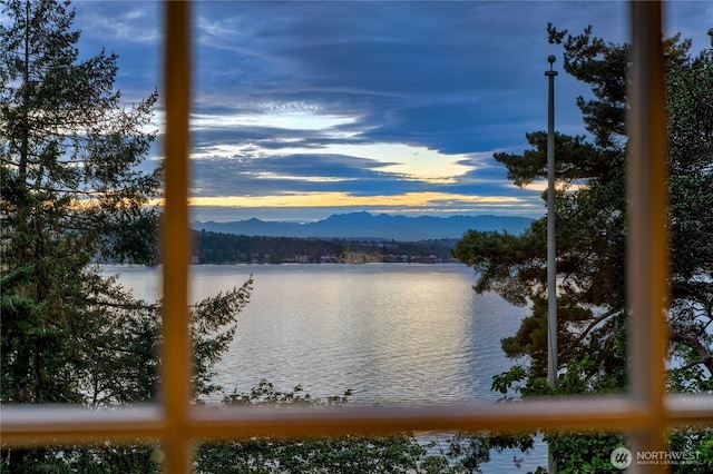 2425 Evergreen Point Rd, Medina, WA 98039 - water view featuring mountains