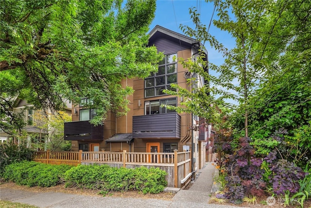 537A Martin Luther King Jr Way S, Seattle, WA 98144 - view of building exterior featuring a fenced front yard