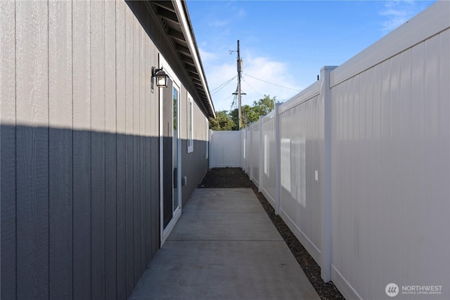 1325 Shaw St, Moses Lake, WA 98837 - view of side of home featuring a fenced backyard