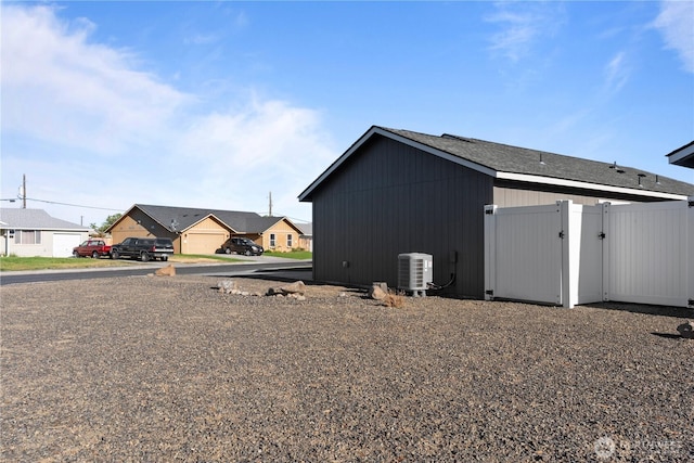 1325 Shaw St, Moses Lake, WA 98837 - view of outdoor structure featuring a gate and a residential view