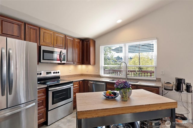 32867 42nd Pl SW, Federal Way, WA 98023 - kitchen with appliances with stainless steel finishes and lofted ceiling