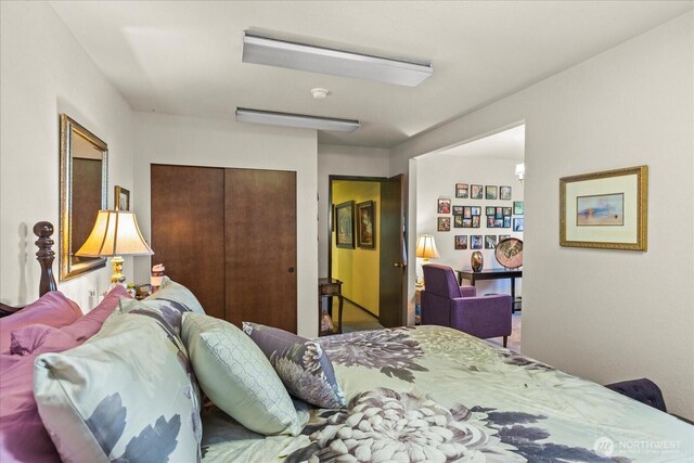 1125 Vista Pl, Edmonds, WA 98020 - bedroom featuring a closet