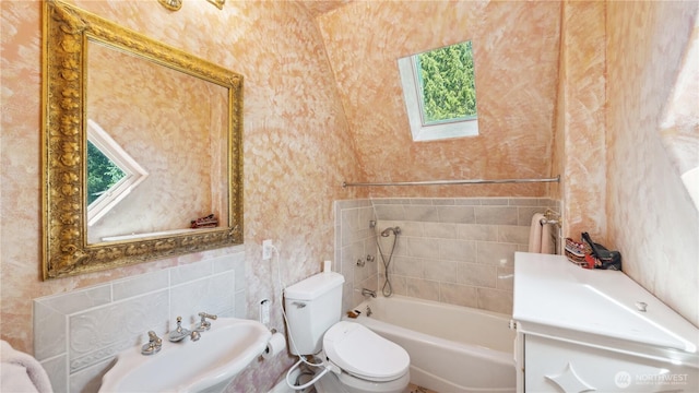5513 Homestead Ln, Anacortes, WA 98221 - full bathroom featuring a skylight and tile walls