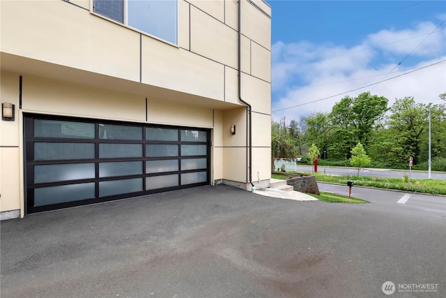 7528 21st Ave SW, Seattle, WA 98106 - garage featuring asphalt driveway