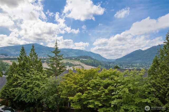 23300 SE Black Nugget Rd Unit J3, Issaquah, WA 98029 - view of mountain background