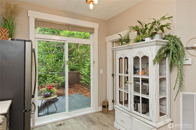 23300 SE Black Nugget Rd Unit J3, Issaquah, WA 98029 - doorway to outside featuring light wood-style flooring
