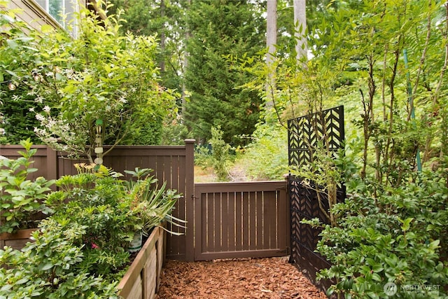 23300 SE Black Nugget Rd Unit J3, Issaquah, WA 98029 - view of gate
