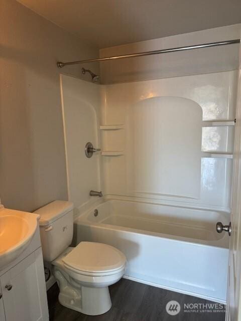 330 SW 5th Ave Unit 336, Ephrata, WA 98823 - full bathroom featuring vanity, shower / bath combination, and wood finished floors