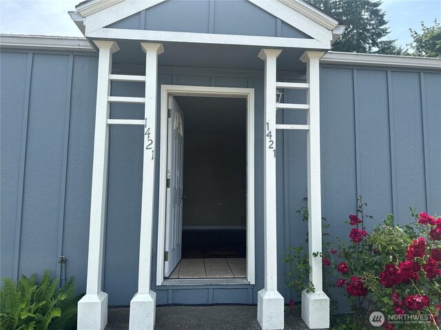 1421 Fairmount Ave, Shelton, WA 98584 - entrance to property featuring board and batten siding