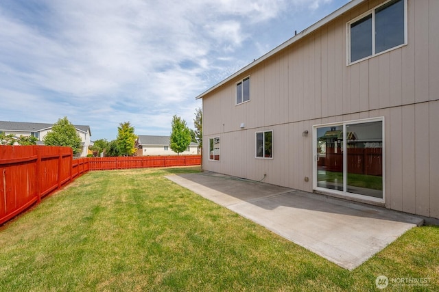 510 Trout Ave NE, Moses Lake, WA 98837 - fenced backyard featuring a patio area