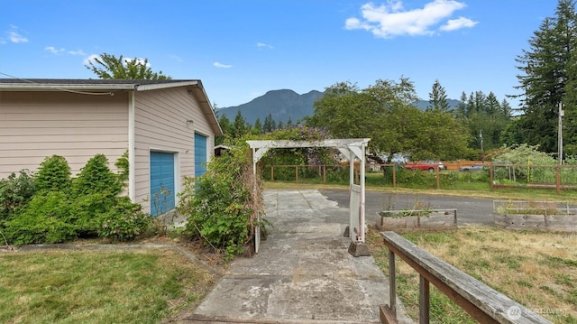 41427 Mountain View Pl E, Gold Bar, WA 98251 - view of yard featuring a mountain view, a garden, and a detached garage