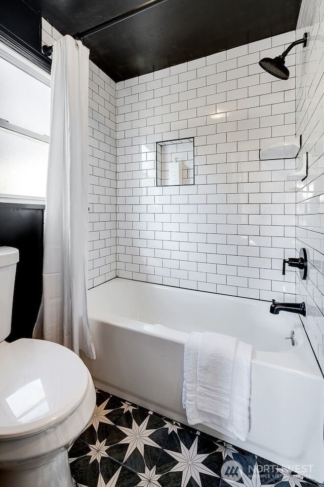2711 NW 80th St, Seattle, WA 98117 - full bath with toilet and shower / tub combo with curtain