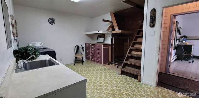 2014 Sumner Ave, Hoquiam, WA 98550 - laundry area with a sink and light floors