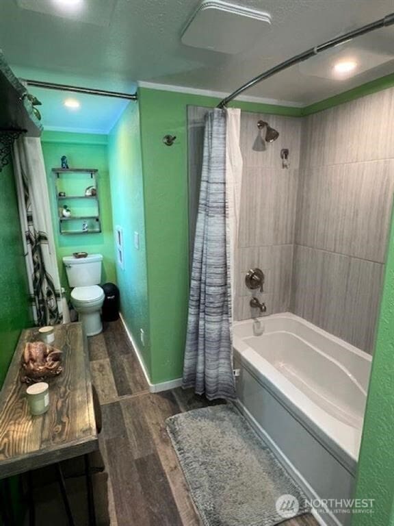79 Duck Lake Rd, Omak, WA 98841 - bathroom with wood finished floors, shower / bath combination with curtain, ornamental molding, and a textured ceiling