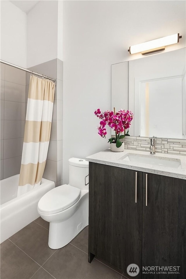 16547 NE 92nd Pl Unit 6A, Redmond, WA 98052 - full bath with vanity, tile patterned floors, shower / bath combination with curtain, and decorative backsplash