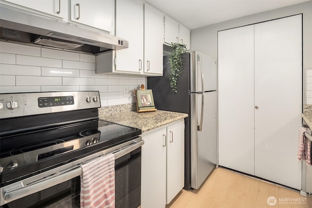12023 100th Ave NE Unit C4, Kirkland, WA 98034 - kitchen featuring stainless steel appliances, under cabinet range hood, backsplash, light wood finished floors, and white cabinets