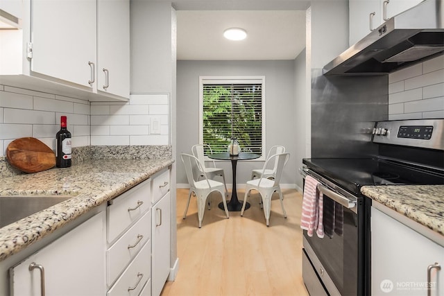 12023 100th Ave NE Unit C4, Kirkland, WA 98034 - kitchen with range hood, stainless steel range with electric stovetop, light wood finished floors, tasteful backsplash, and white cabinets