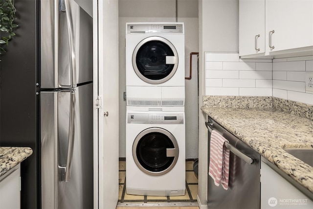 12023 100th Ave NE Unit C4, Kirkland, WA 98034 - laundry room featuring stacked washing machine and dryer