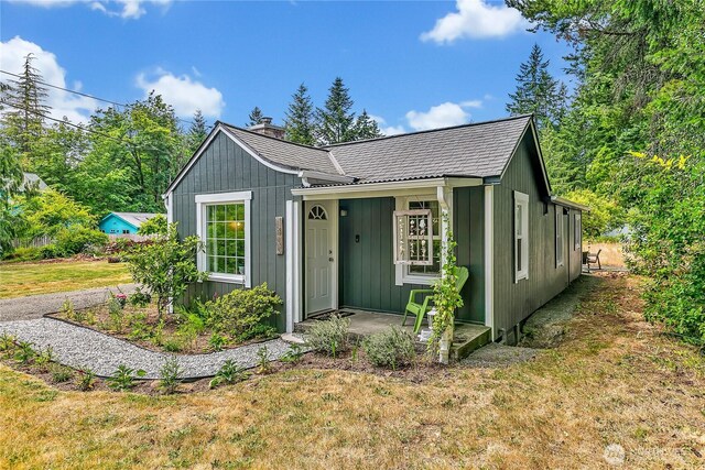 1400 Baby Doll Rd SE, Port Orchard, WA 98366 - bungalow featuring a chimney and a front lawn