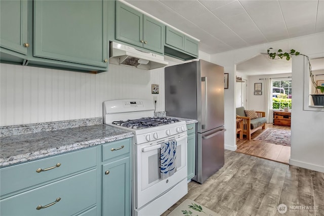 1400 Baby Doll Rd SE, Port Orchard, WA 98366 - kitchen featuring gas range gas stove, under cabinet range hood, green cabinetry, and light wood-type flooring