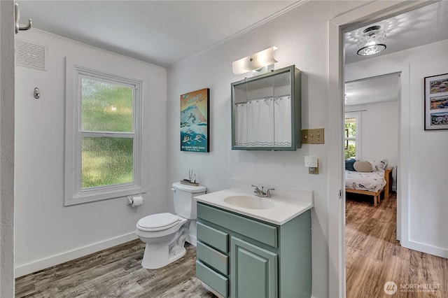 1400 Baby Doll Rd SE, Port Orchard, WA 98366 - bathroom featuring wood finished floors, vanity, and crown molding
