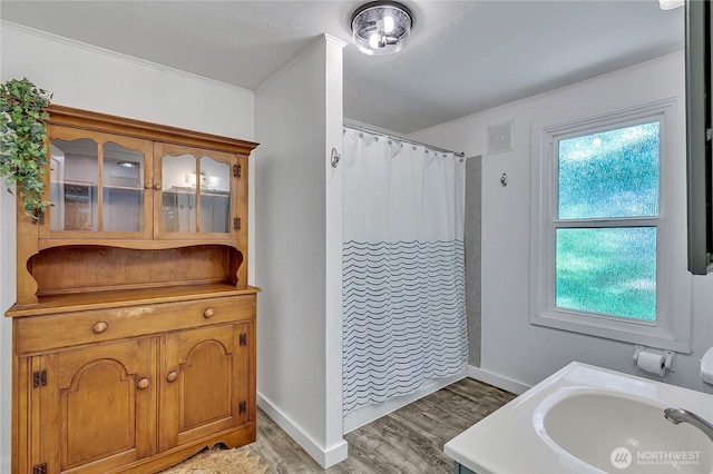 1400 Baby Doll Rd SE, Port Orchard, WA 98366 - bathroom featuring wood finished floors, healthy amount of natural light, crown molding, vanity, and a shower with curtain