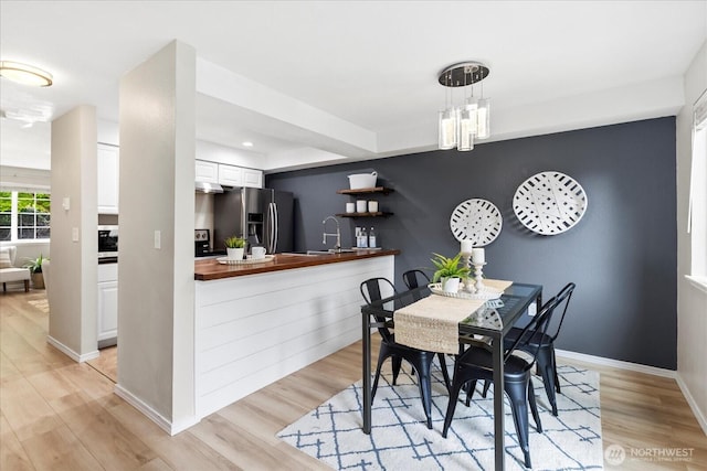 115 124th St SE Unit G5, Everett, WA 98208 - dining area with light wood-type flooring, recessed lighting, and a chandelier