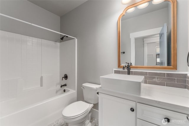1300 W Marina Dr Unit 33, Moses Lake, WA 98837 - bathroom with vanity, tub / shower combination, and decorative backsplash