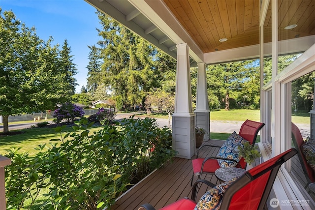 32701 SE 43rd St, Fall City, WA 98024 - porch featuring a yard