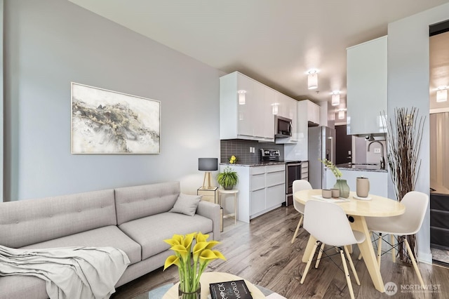 655 Crockett St Unit B304, Seattle, WA 98109 - living area featuring light wood-style flooring
