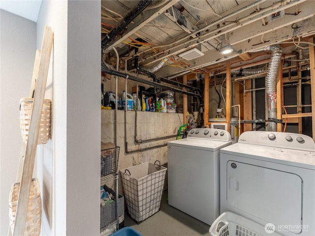 1018 Vassar Ave, Wenatchee, WA 98801 - laundry area featuring washing machine and clothes dryer