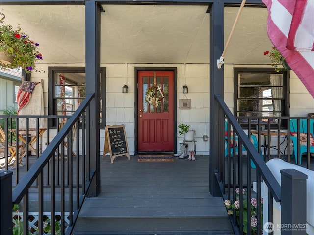 1018 Vassar Ave, Wenatchee, WA 98801 - property entrance featuring a porch