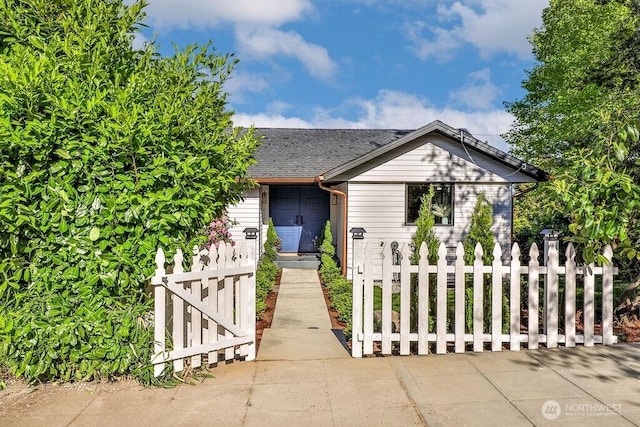 2216 18th Ave S, Seattle, WA 98144 - view of front of property featuring a fenced front yard, a gate, and roof with shingles