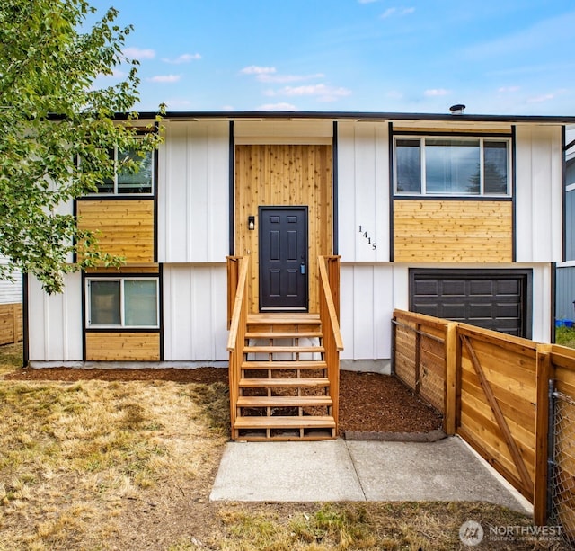 1415S 93rd St, Tacoma, WA 98444 - view of front facade featuring entry steps and board and batten siding