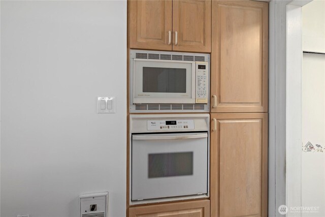 5017 Harbor Hills Dr, Freeland, WA 98249 - kitchen featuring white appliances