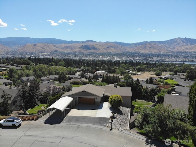 622 Vista View Pl, East Wenatchee, WA 98802 - view of mountain backdrop featuring nearby suburban area