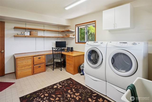 622 Vista View Pl, East Wenatchee, WA 98802 - washroom featuring washer and dryer, cabinet space, and a desk