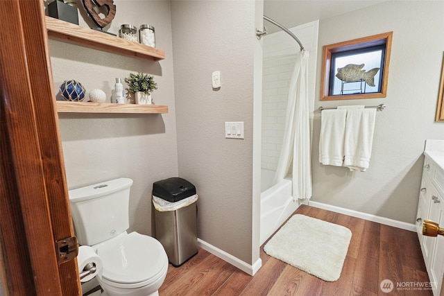 622 Vista View Pl, East Wenatchee, WA 98802 - full bathroom featuring vanity, wood finished floors, and shower / bath combo with shower curtain