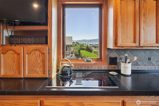 622 Vista View Pl, East Wenatchee, WA 98802 - kitchen featuring dark countertops, decorative backsplash, brown cabinets, and black electric stovetop