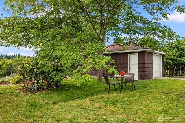 7337 19th Ave SW, Seattle, WA 98106 - view of yard featuring an outdoor structure and a detached garage