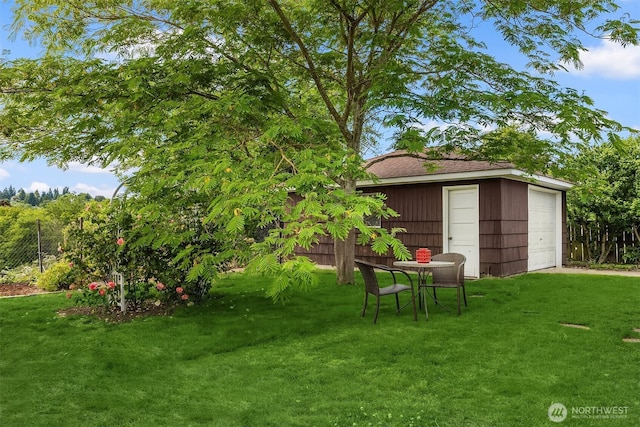 7337 19th Ave SW, Seattle, WA 98106 - view of yard with an outbuilding and a garage