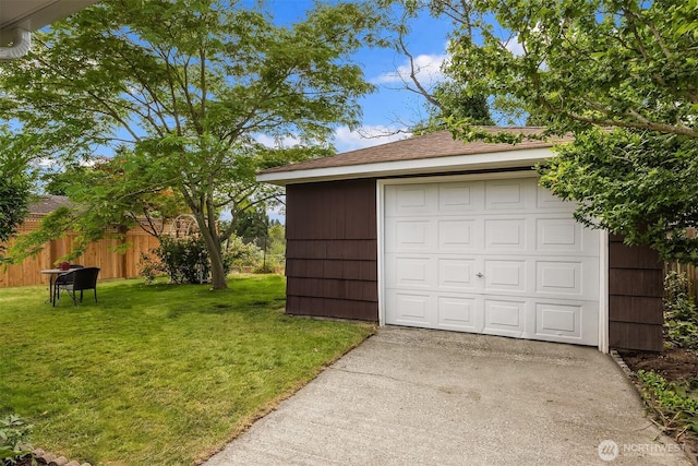 7337 19th Ave SW, Seattle, WA 98106 - garage featuring concrete driveway