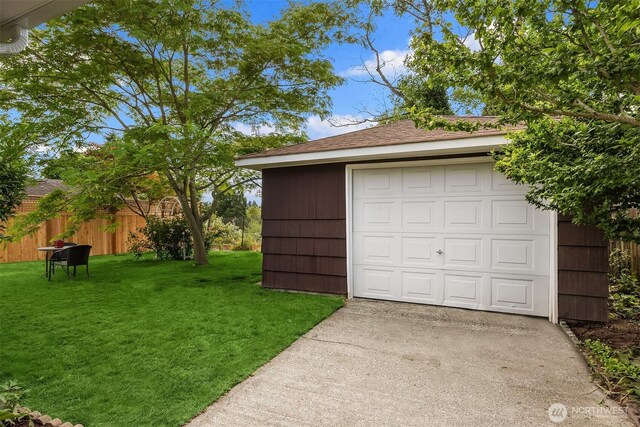 7337 19th Ave SW, Seattle, WA 98106 - garage with driveway