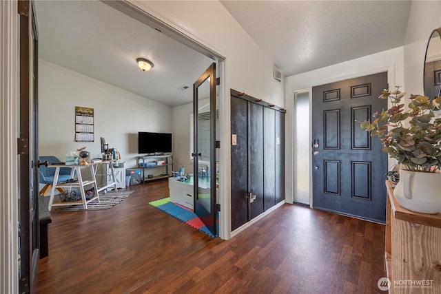 5421 Jackson Ln, Pasco, WA 99301 - entryway featuring vaulted ceiling and wood finished floors
