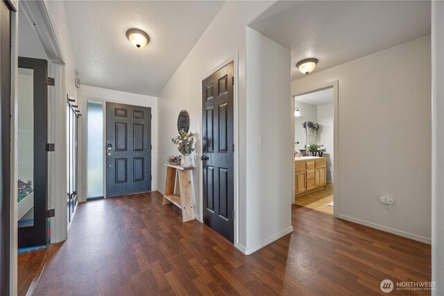 5421 Jackson Ln, Pasco, WA 99301 - foyer featuring dark wood-style floors and baseboards