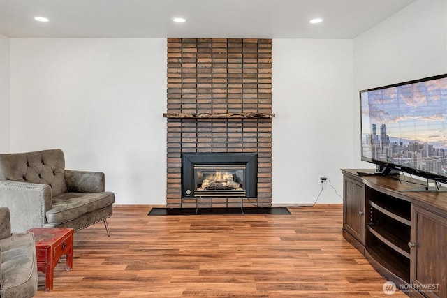 921 Pershing Ave Unit 101, Bremerton, WA 98312 - living area featuring light wood-style flooring, a fireplace, and recessed lighting